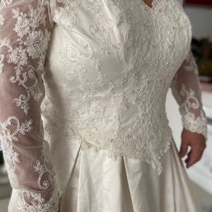 VESTIDO NOVIA NUNCA USADO Talla 18. Precio $300
